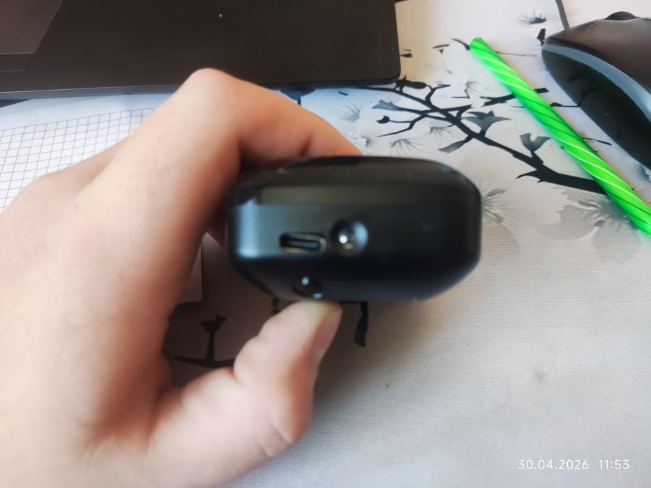 Продам наушники срочно