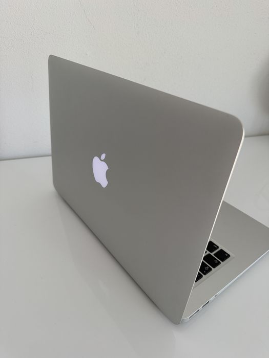 Macbook Air 2017 i5 128Gb Ssd/8Gb Ram DDR3/Baterie 100% Originala 49 Cicluri