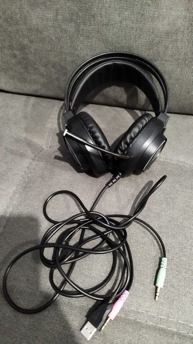 Слушалки с микрофон