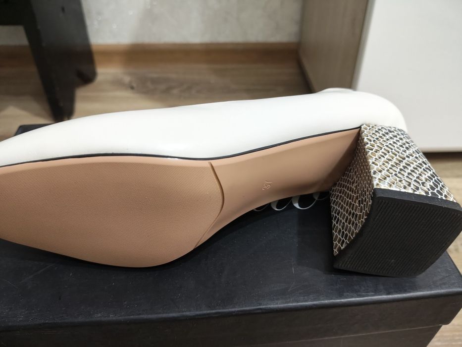 Продам туфли новые