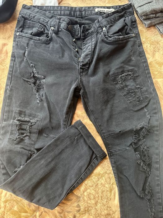 Мъжки дънки страхотно качество.