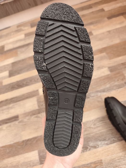 Продам женские сапоги