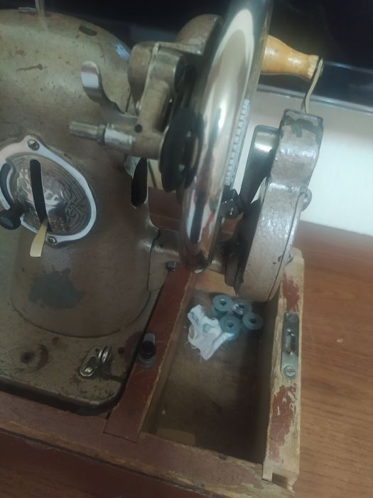 Швейная машинка..раритет.