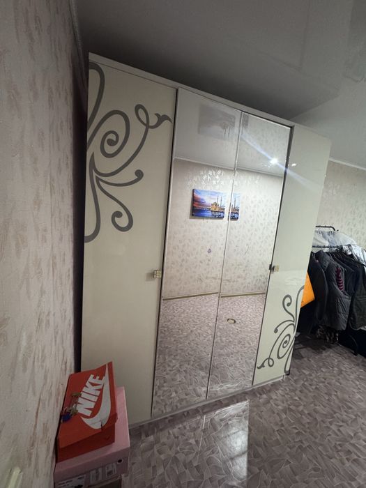 Продам угловой диван, шкаф