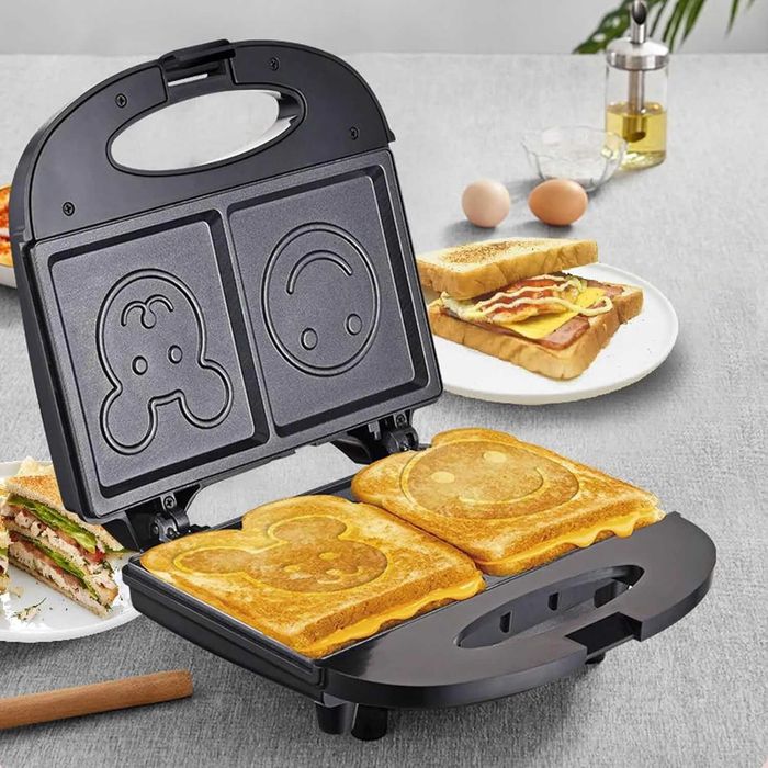 Тостер за сандвичи / палачинки с карикатурен дизайн усмивка и мишле