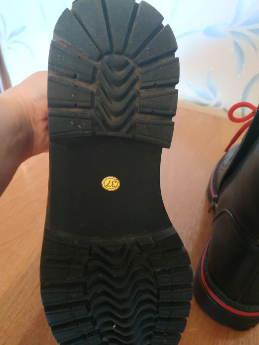 Стильные полуботинки! Демисезонные.  Размер 37.