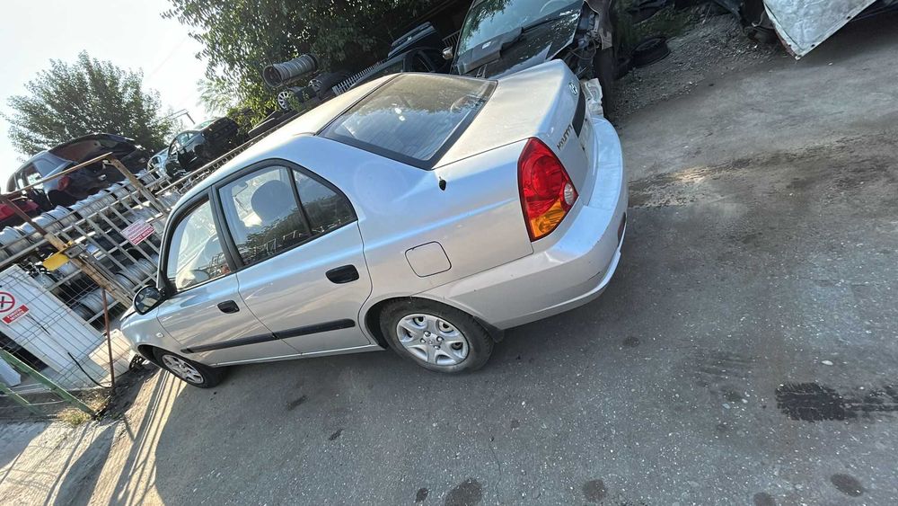 Dezmembrez Hyundai Accent an 2005 1.3 Benzina