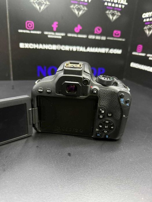 Canon EOS 800D + Obiectiv Canon Ultrasonic 100mm