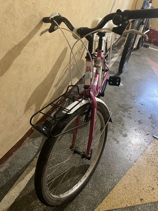 Vand bicigleta 400 de lei , pret negociabil. Aproape nefolosita, detalii in privat