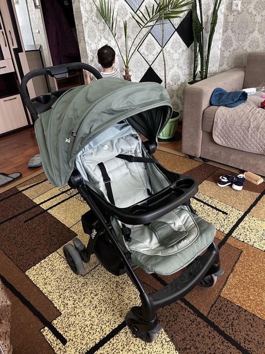 Продается детская коляска Joie