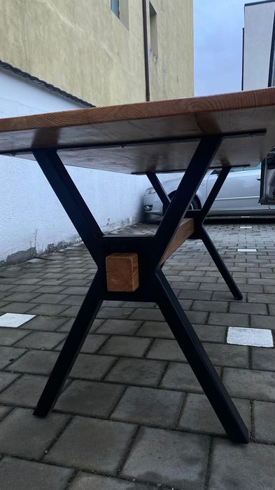 Masa din lemn de Douglas