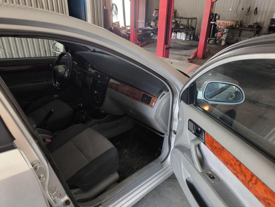 Ласети. Йили 2011.