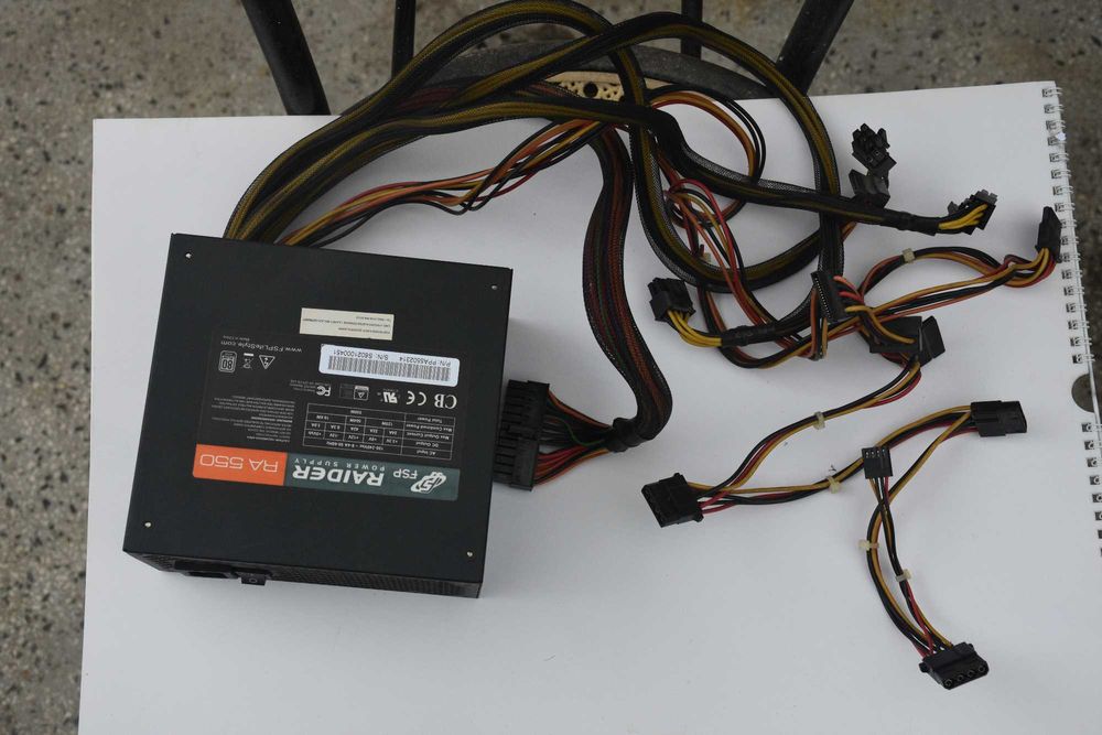 Компютърно захранване FSP READER RA 550 SILVER 550 W перфектно