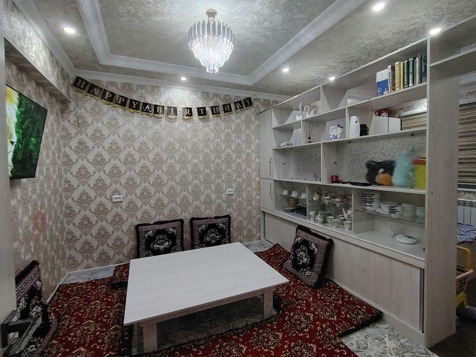 Шаҳар хокимият Тарона 16/18 дом 2-этаж 2/3-хона (Оилага)(Уй эгасиман)