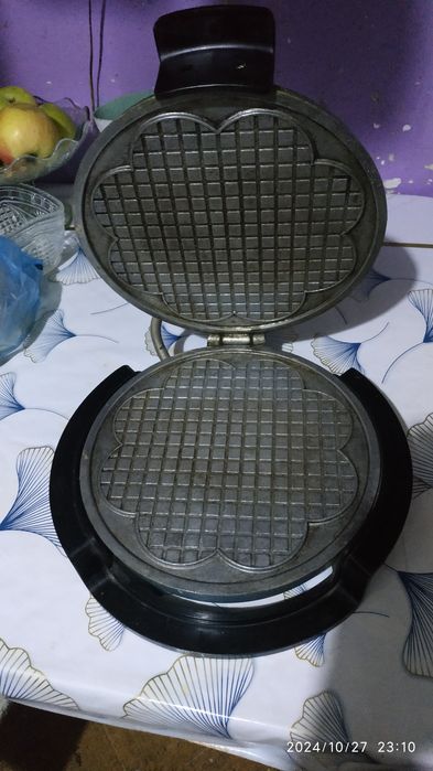 Продам Электровафельницу