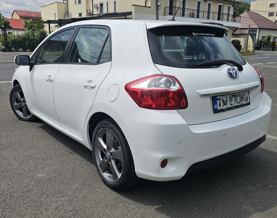 Toyota Auris Hybrid 2012