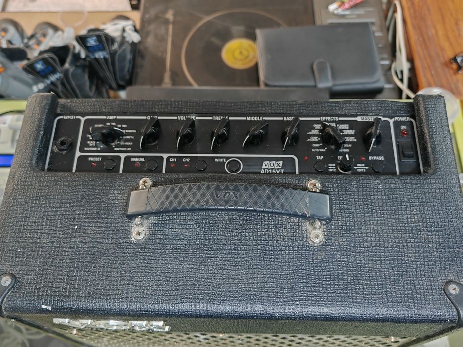 Лампово кубе VOX AD15VT