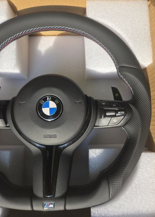 М спорт тунинг волан за БМВ Е90 Е91 Е92 Е70 Е72 Е81 Е87 BMW E90 91 92 E70 E72 E82 E87 Е84 M трицветен шев кожен волан бутони пера