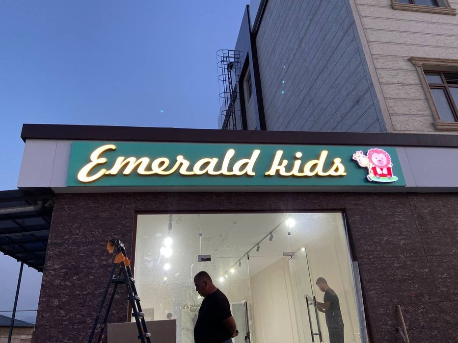 Tashqi reklama va poligrafiya