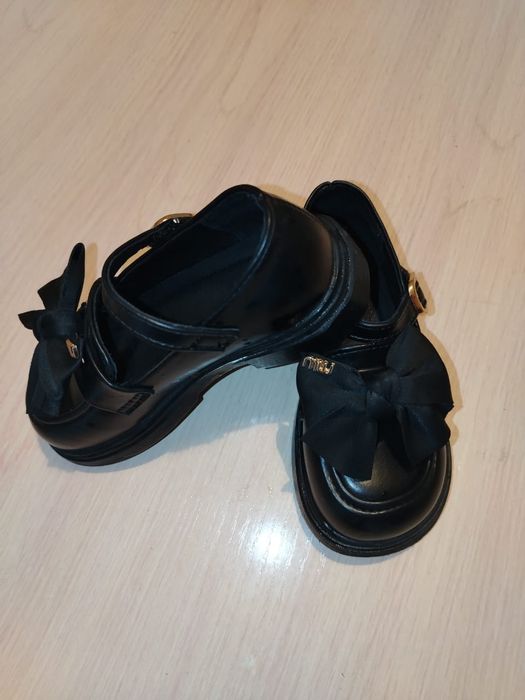 Продам детскую обувь