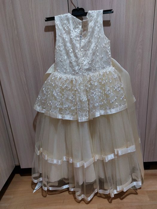 Праздничное платье для девочки. .