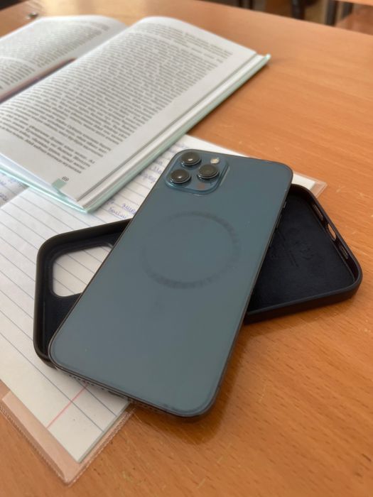 Продам айфон 12про макс