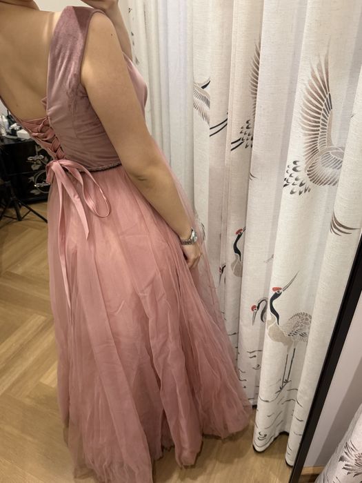Розовое вечернее платье