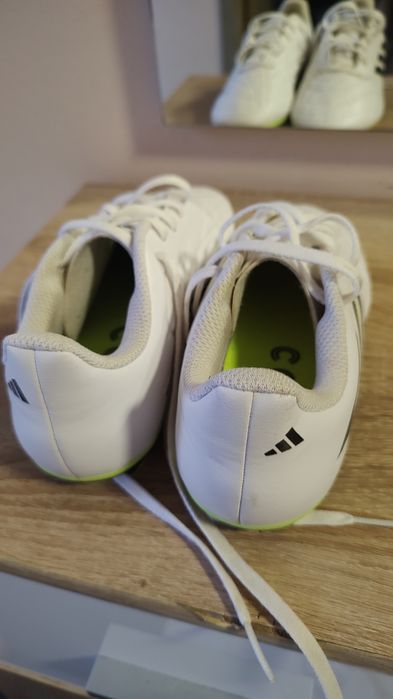 Vând 2 perechi ghete iarba Adidas,mărime 37,5/38