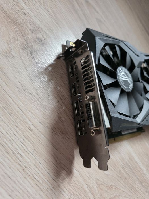Placa video GTX 1070 8GB Asus Strix