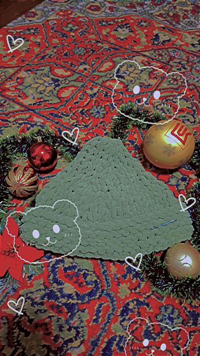 Вязаная шапка ручной работы (женская)