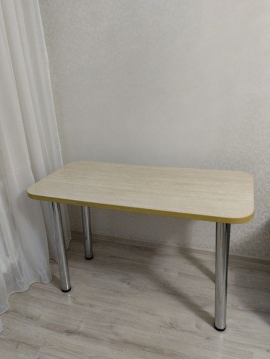Продам кухонный стол