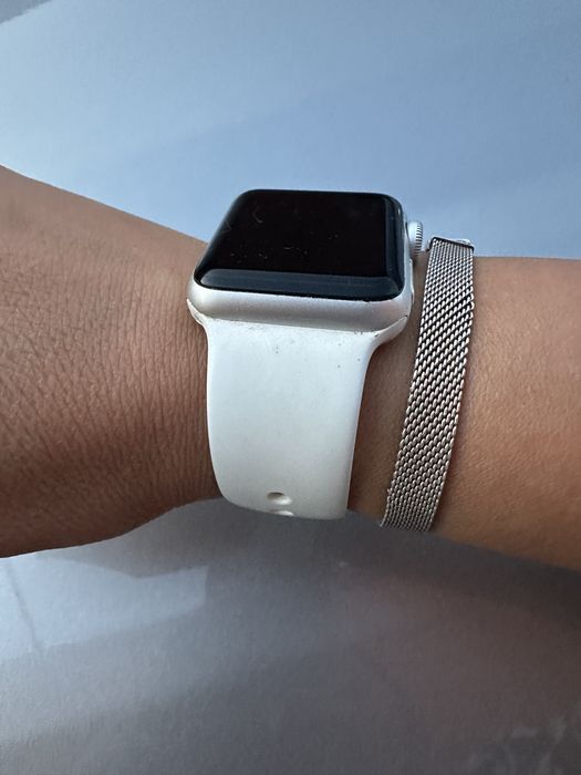 Продам часы apple, оригинал!