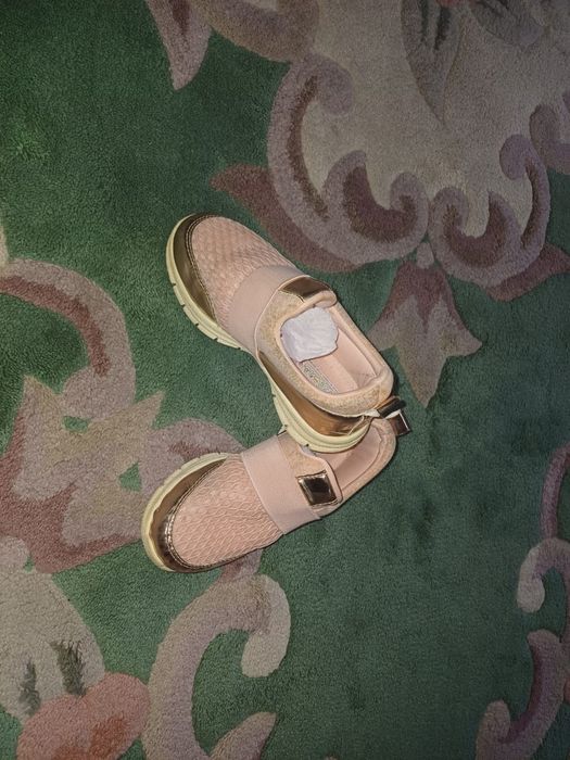 Кроссовки для девочки