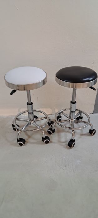 Стулья регулирующиеся на роликах. Цена от ... .