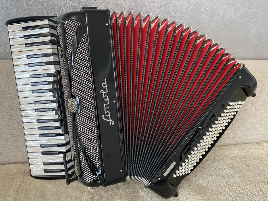 Vând acordeon Sonola SS4 cu sistem Midi!