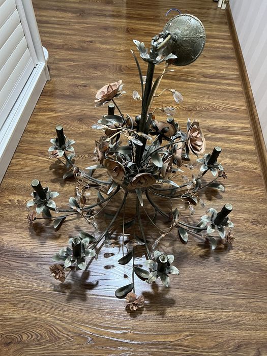 Люстра очень красивая