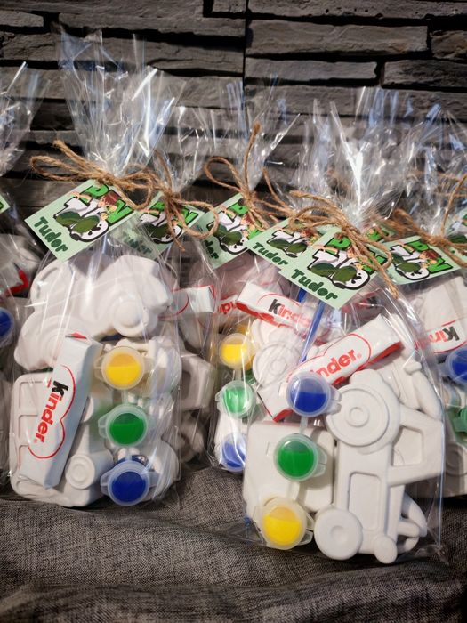 Pachete de pictura pe figurine de ipsos