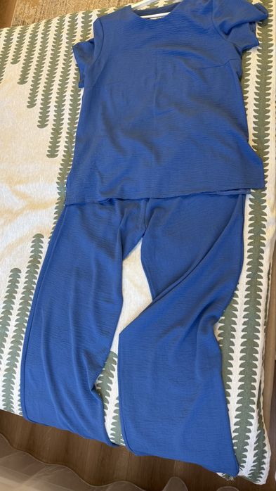 Продается Костюм тройка