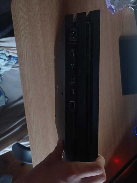 PS4 Pro 1TB – Stare foarte bună