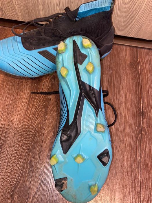 Ghete de fotbal adidas predator.