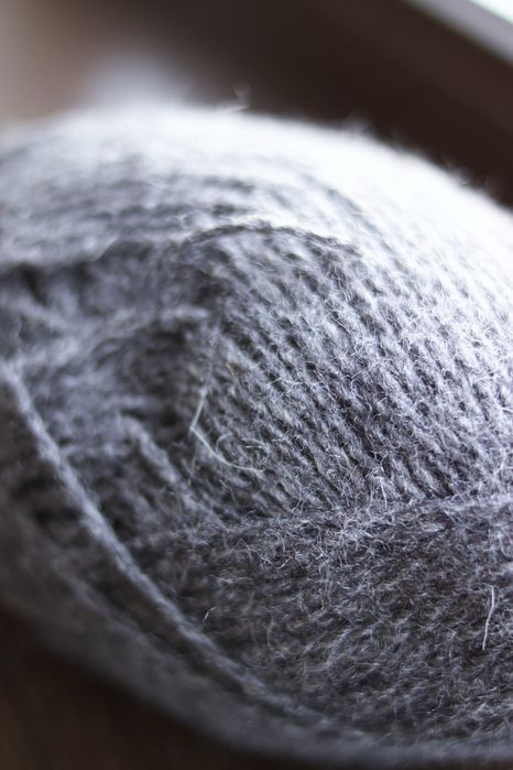 Продам две пряжи.