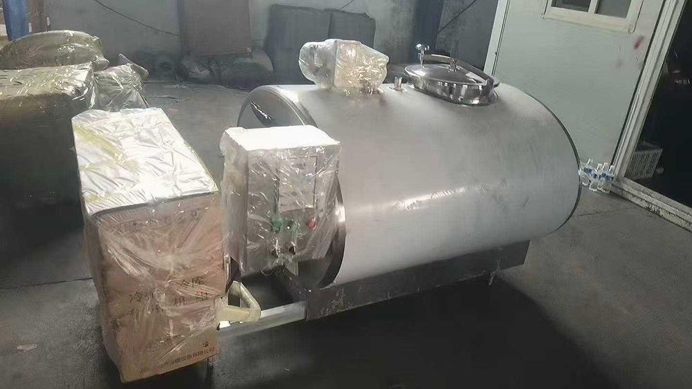 Охладитель молока 2 тонны 2000 литров