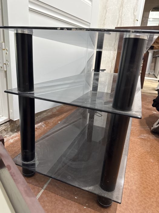 Стеклянная тумба под телевизор