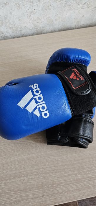 Продам боксерские перчатки.