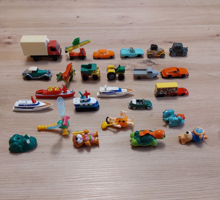 Стари Киндер играчки