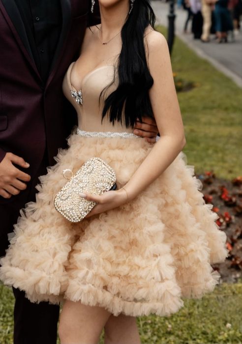 Абитуриентска рокля