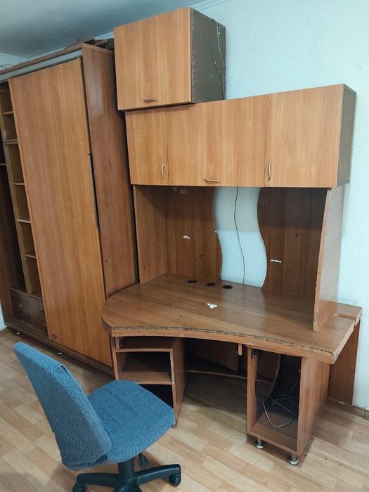 Продам компьютерные столы раздвижной б/у