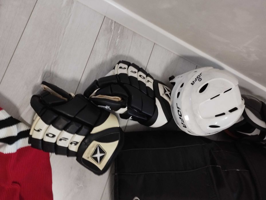 Профессиональная Хоккейная форма  коньки