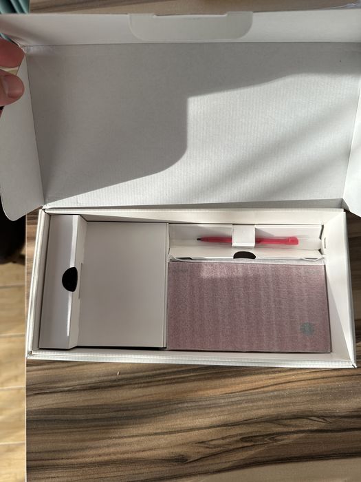 Nintendo DSi nou la cutie nefolosit rosu