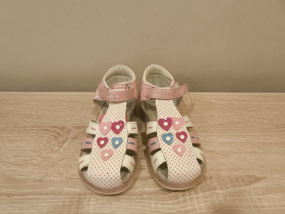 Новые детские босоножки